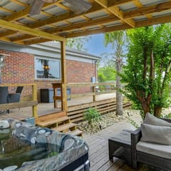 3BR Brick Cottage | Mins to USC & Riverbanks Zoo!