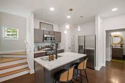 B-Contemporary Columbia Duplex| Near USC & Main St - Image 3