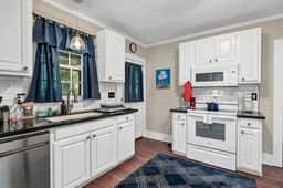 Blue Bungalow |  2BR 1BA | Lexington - Image 3