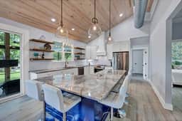 Bluebird Bay with Hot Tub & Outdoor Area | Sleeps 8 - Image 5