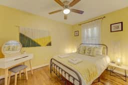 Comfy Cozy and Convenient Condo - Image 4