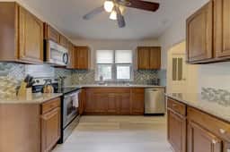 Funky River Bungalow Apt | 3BR 1.5BA Near DT Cola - Image 4