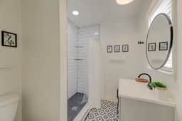 Funky River Caravan Apt | 4BR 3BA Near DT Cola - Image 5