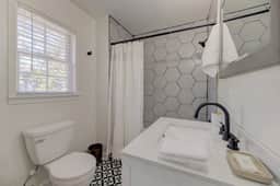 Funky River Efficiency Apt | Upstairs 1BR 1BA - Image 4