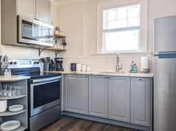 Industrial Modern Apt Up | 2BR 1BA Cottontown - Image 4