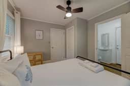 Lounge On Lincoln | Pet Friendly | 3BR Sleeps 6 - Image 3