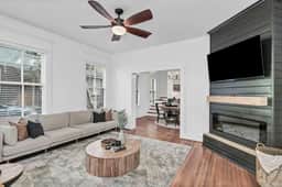 Minutes to USC | Melrose Heights 3BR | Sleeps 6 - Image 2