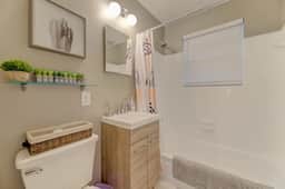 Modern Renovated Apartment in the ♥️ of the City - Image 5