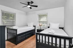 Montgomery Rosewood Escape | Near USC - Image 5