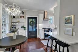 The Wren's Nest | 1BR 2BA Guesthouse - Image 2