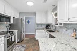Spacious 4BR with Loft Bedroom - Image 4