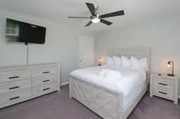 Spacious Split-Level Retreat| Sleeps 11 - Image 3