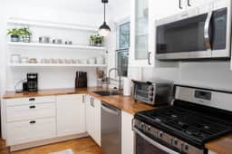 The Blue Door Farmhouse | 2BR 1BA Near DT Cola - Image 3