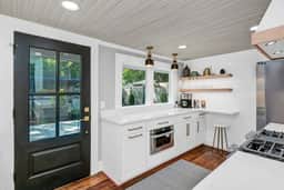 The Indigo - 2BR w/Hot Tub & Outdoor Space - Image 5