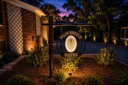 The Venturi Suite | 1 King | Newly Renovated! - Image 5
