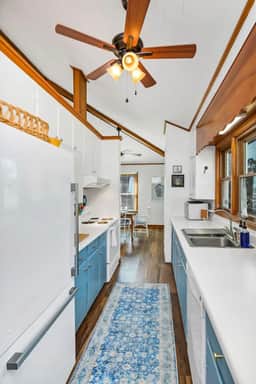 The Water’s Edge | Sleeps 8 | Incredible Views - Image 4