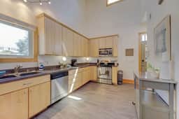 The Workspace Warehouse | 3BR 2BA 5TVs - Image 4