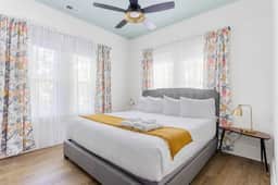 Urban Farmhouse | Sleeps 8 Walk to WeCo Dine + Shops - Image 2