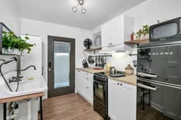 Walk West Cola Mini Pad | Tiny House | Shared Yard - Image 2