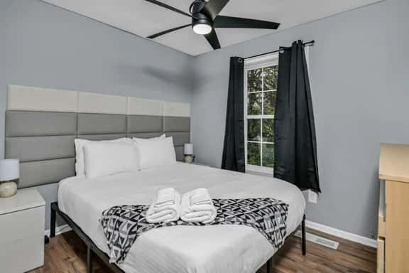 2BR Near Downtown | Walk to Hospital - Image 1