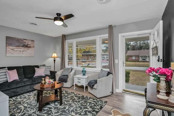 Bright & Renovated 3BR Close to Downtown - Image 1