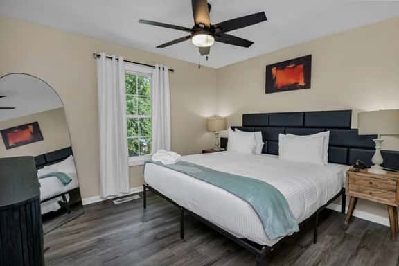 Cozy 2BR Near Prisma | Minutes to Downtown - Image 1