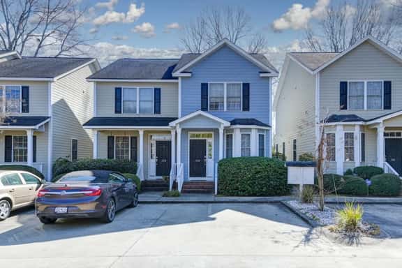 Cozy 2BR Townhome Near Ft Jackson | Sleeps 4 - Image 1