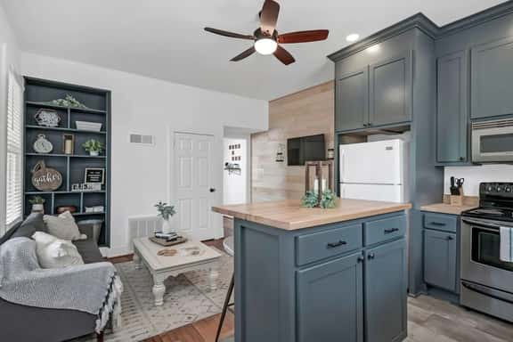 Downtown Farm Charm | Modern 1BR | Mins to USC - Image 1