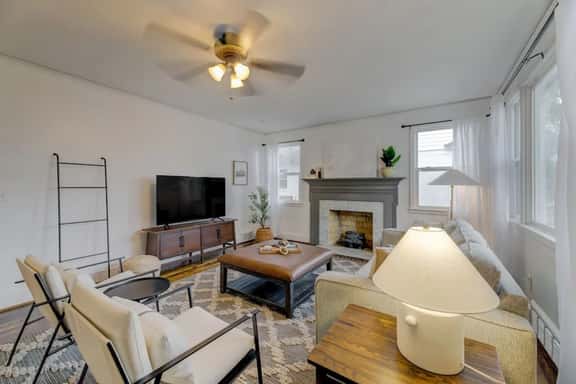 Funky River Bungalow Apt | 3BR 1.5BA Near DT Cola - Image 1