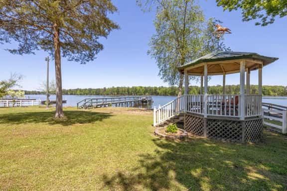 Grandpa's House | 2 Kayaks | Sleeps 6 - Image 1
