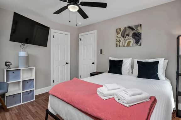 Hibiscus Hideaway | Relaxing 3BR Escape - Image 1