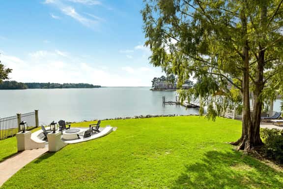 Lakeside Manor | Sleeps 10 | Pool Table & Playroom - Image 1