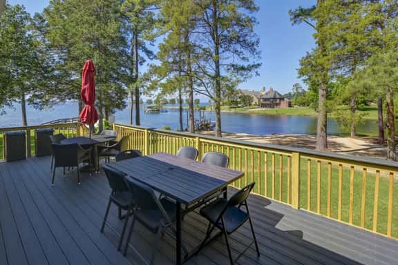 The Cardinal's Nest| Sleeps 9 | Close In - Image 1