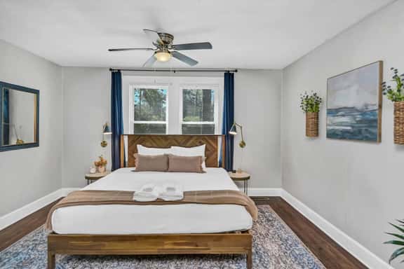 Revamped 3BR Oasis on Forest Dr - Image 1