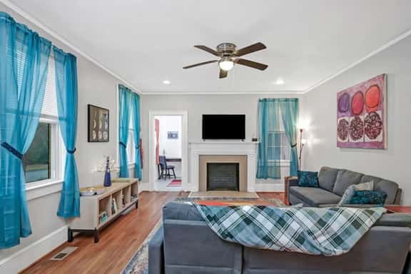 Unique 3BR | Sleeps 6 | Close to Everything! - Image 1