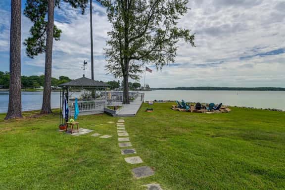 The Water’s Edge | Sleeps 8 | Incredible Views - Image 1