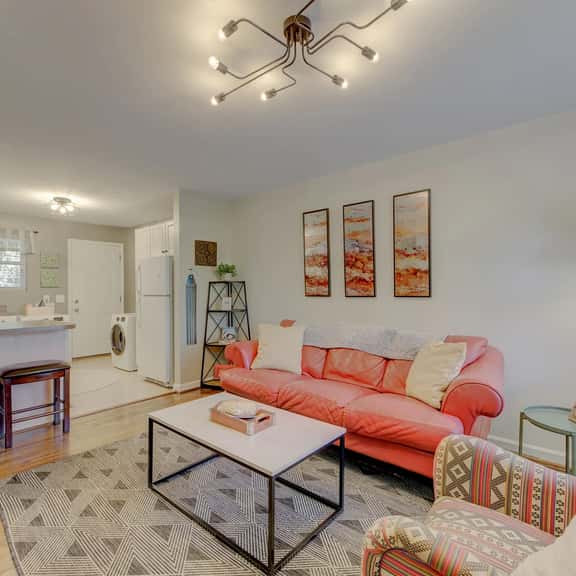 Comfy Cozy and Convenient Condo - Image 1