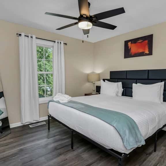 Cozy 2BR Near Prisma | Minutes to Downtown - Image 1