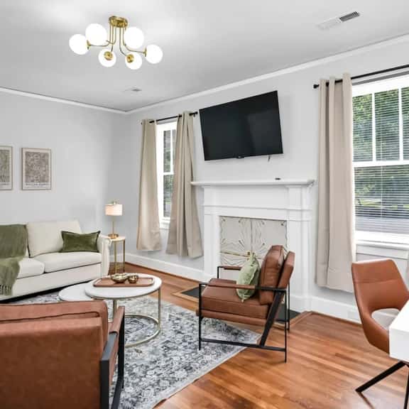 Dana's Corner | 1 King Bed | Close to USC Stadium - Image 1