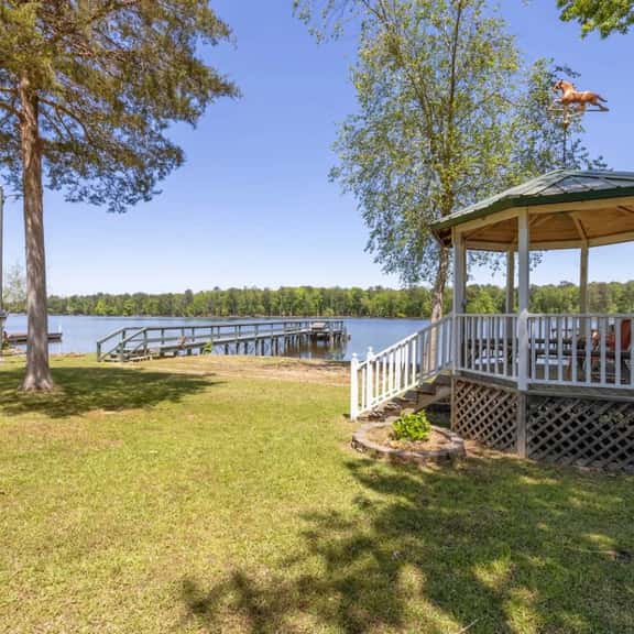 Grandpa's House | 2 Kayaks | Sleeps 6 - Image 1