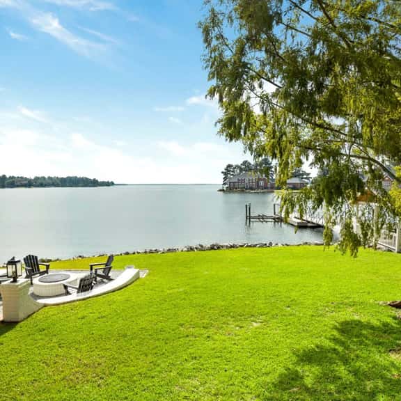 Lakeside Manor | Sleeps 10 | Pool Table & Playroom - Image 1