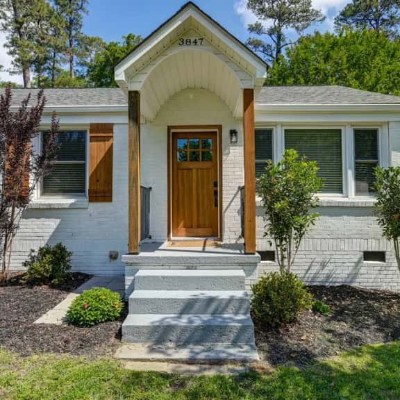 Montgomery Rosewood Escape | Near USC - Image 1