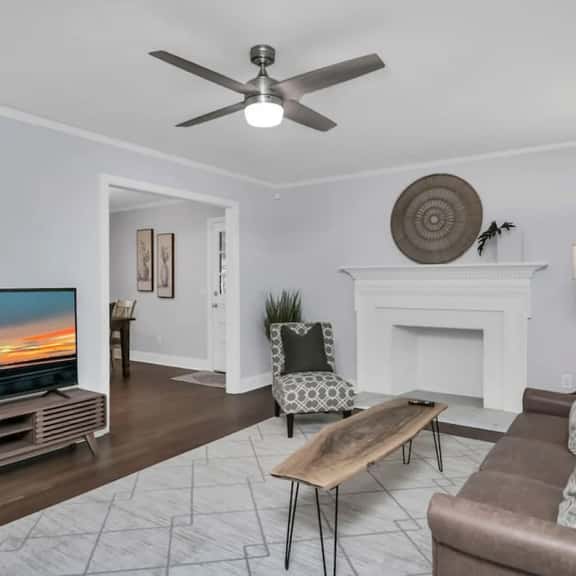 Pristine 3BR | Centrally located & Pet Friendly - Image 1