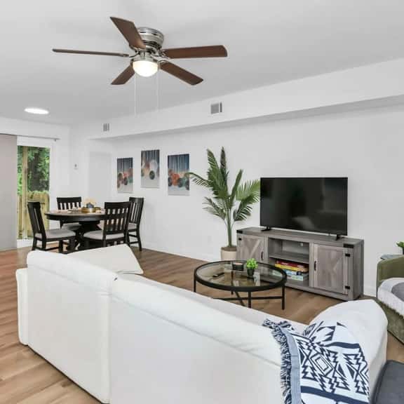Stay West Side | 2 BR | Minutes from Downtown - Image 1