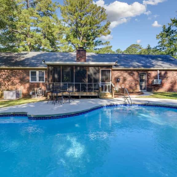 The Family Cove - 4BR + Private Pool & Billiards - Image 1