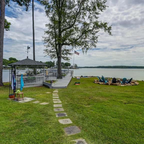 The Water’s Edge | Sleeps 8 | Incredible Views - Image 1