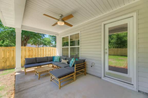 A Sunny & Stylish 4BR/3BA w King Beds & WiFi - Image 5