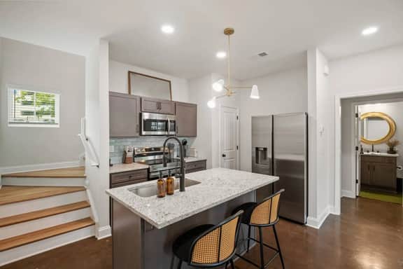 B-Contemporary Columbia Duplex| Near USC & Main St - Image 3