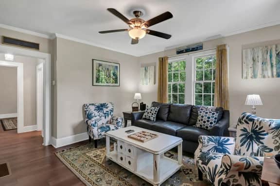 Blue Bungalow |  2BR 1BA | Lexington - Image 4