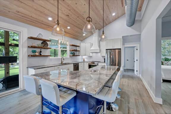Bluebird Bay with Hot Tub & Outdoor Area | Sleeps 8 - Image 5